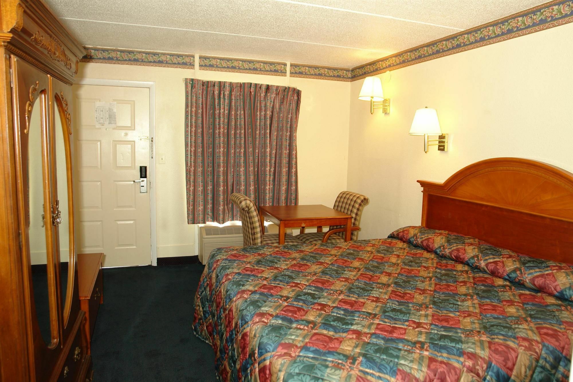 Days Inn By Wyndham Knoxville North Powell Habitación foto